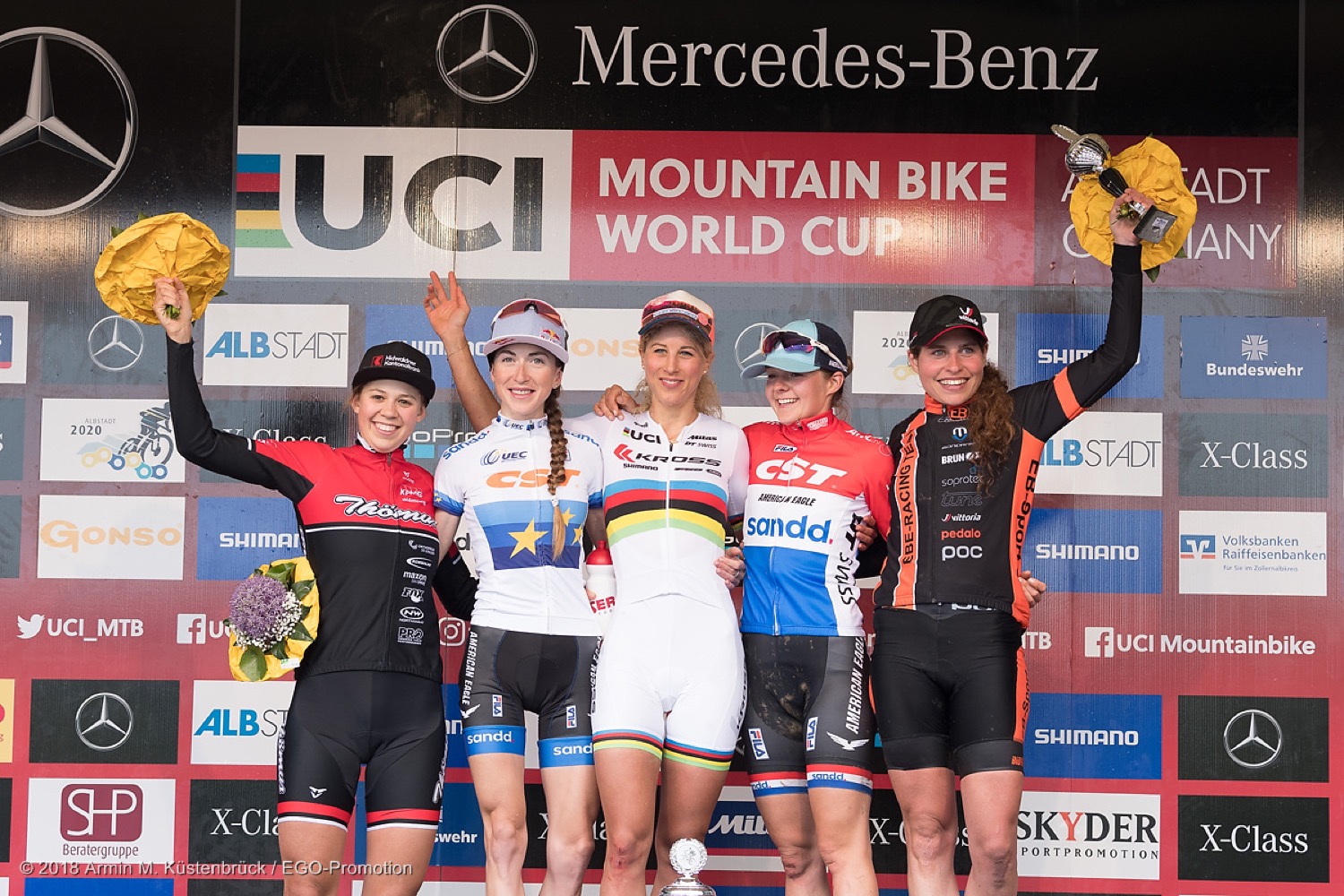 Podium der Europameisterschaft in Albstadt – Keller, Belomoyna, Neff, Tauber, Brandau